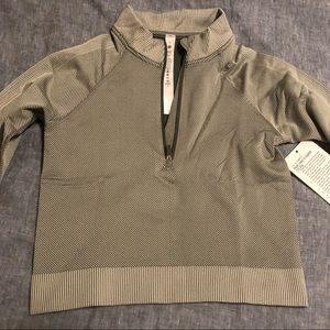 NWT Rest Less pullover cropped  1/2 zip